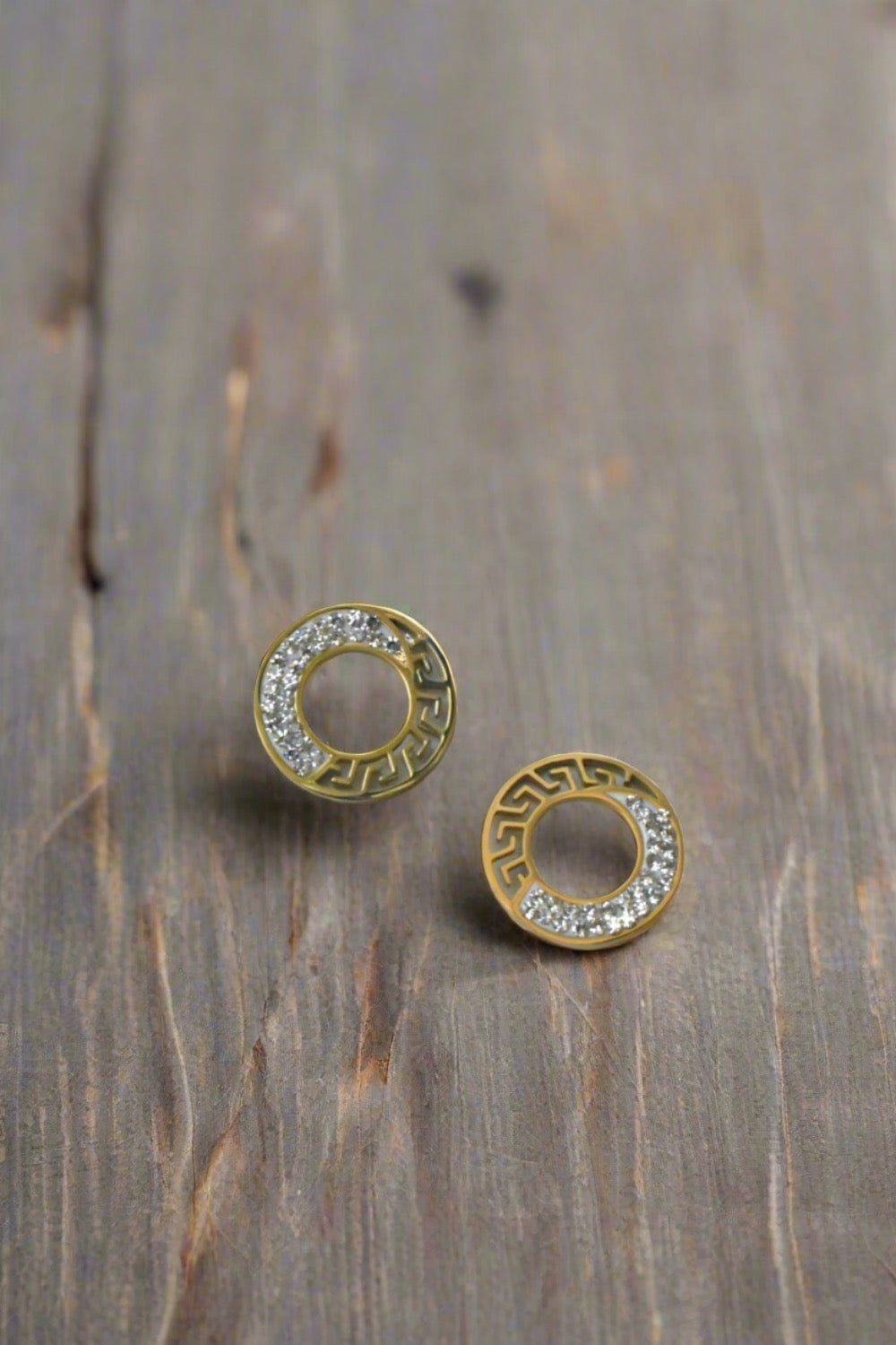 round stud