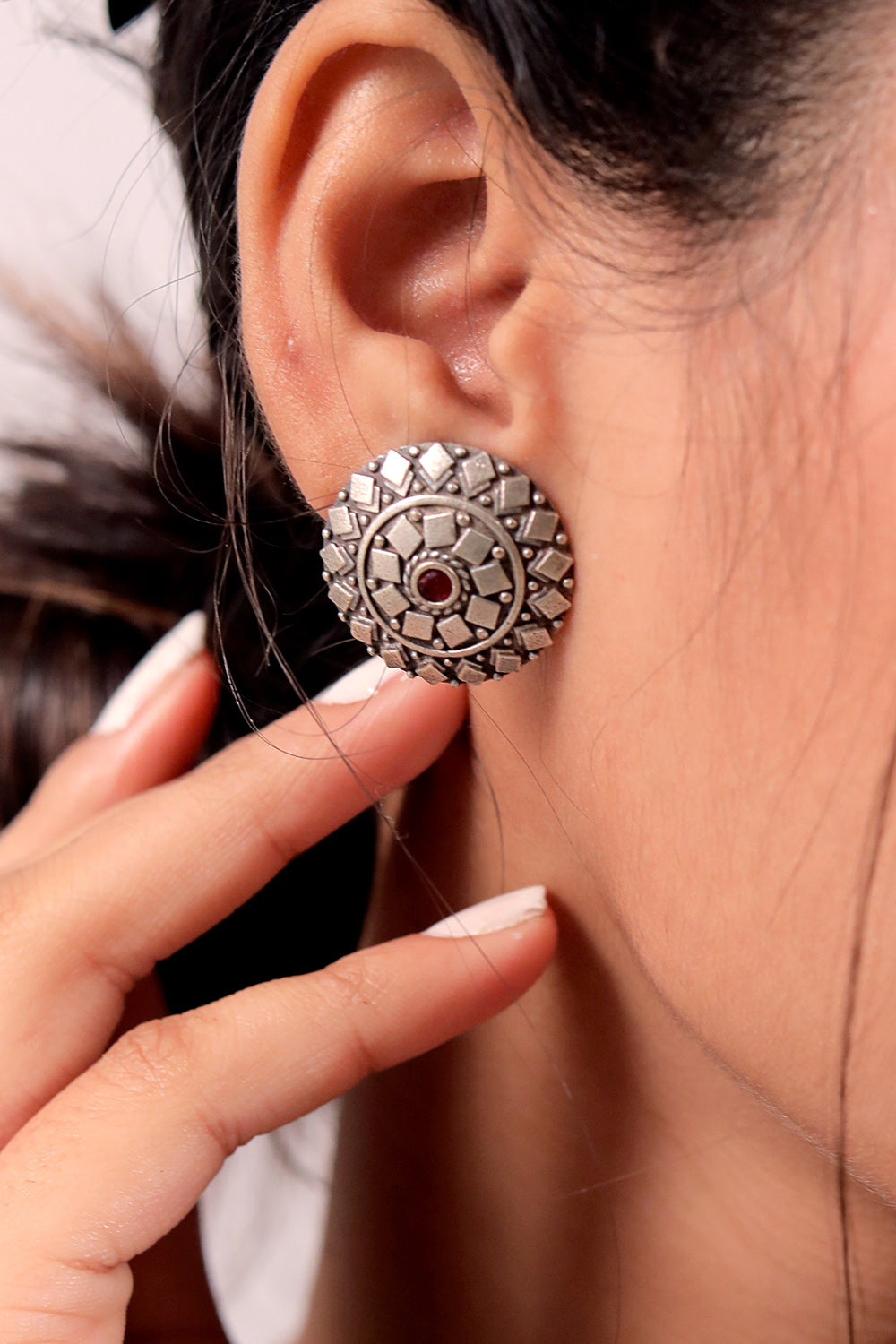 round earrings