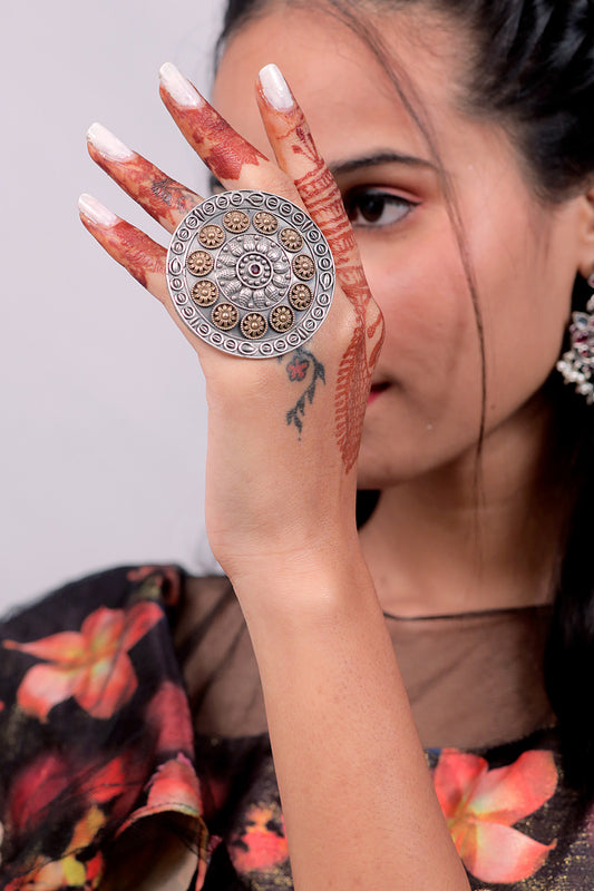 dual tone oxidised finger ring