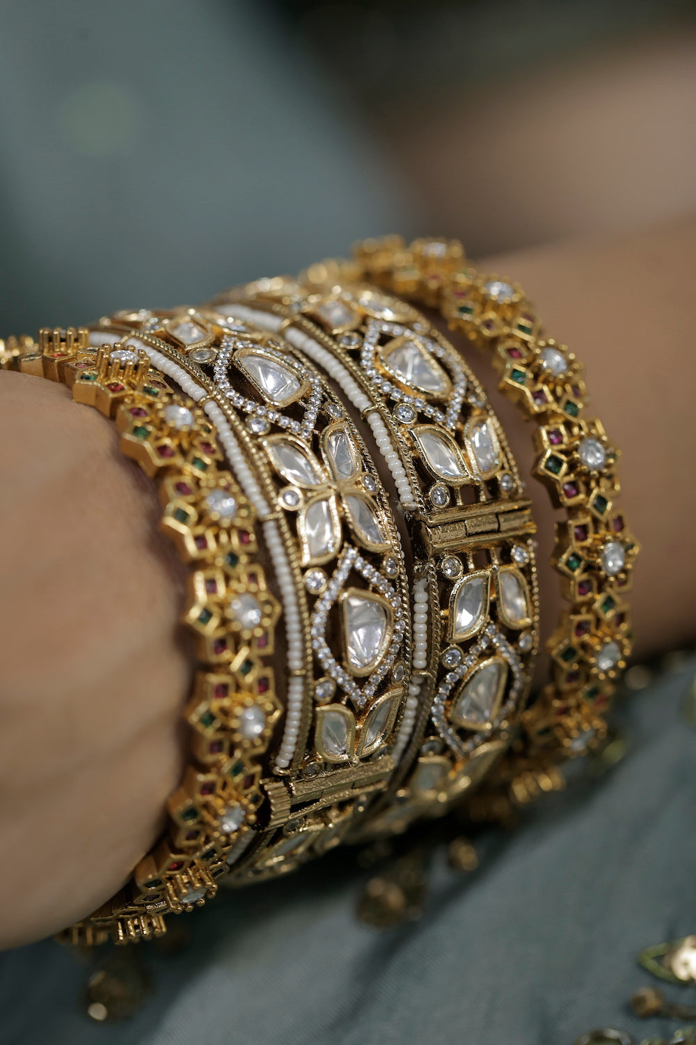 gold polish gold kundan