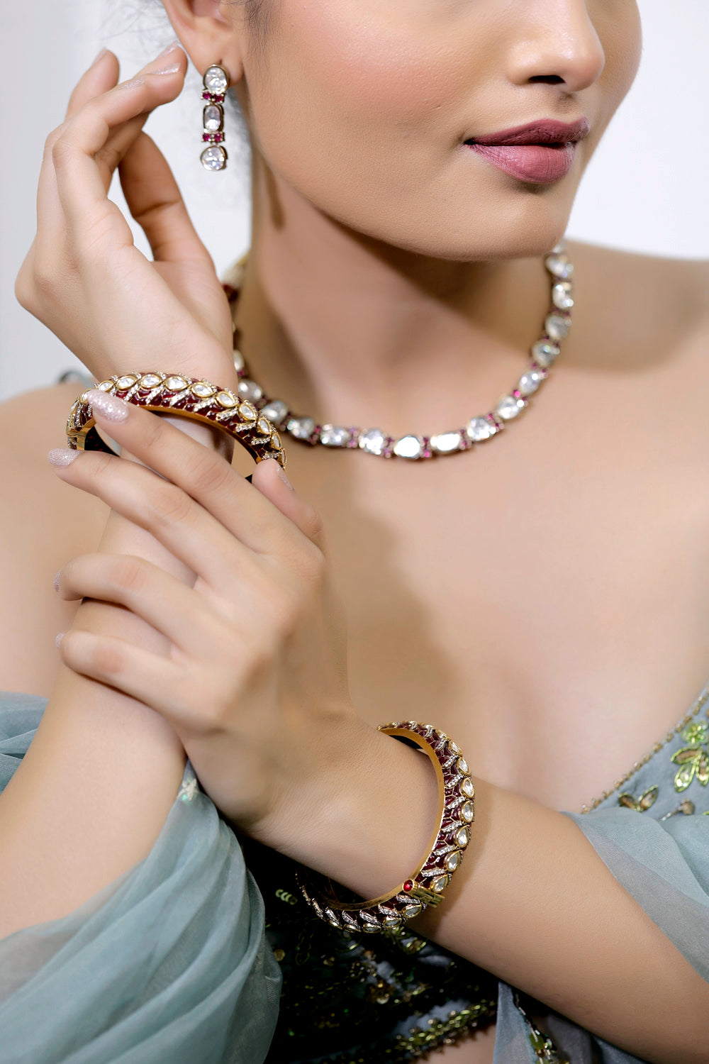tyaani kundan bangles