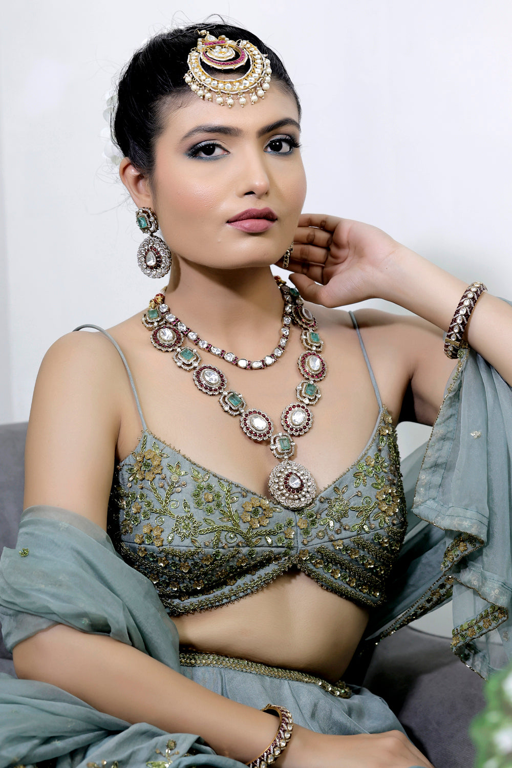 kundan maang tika