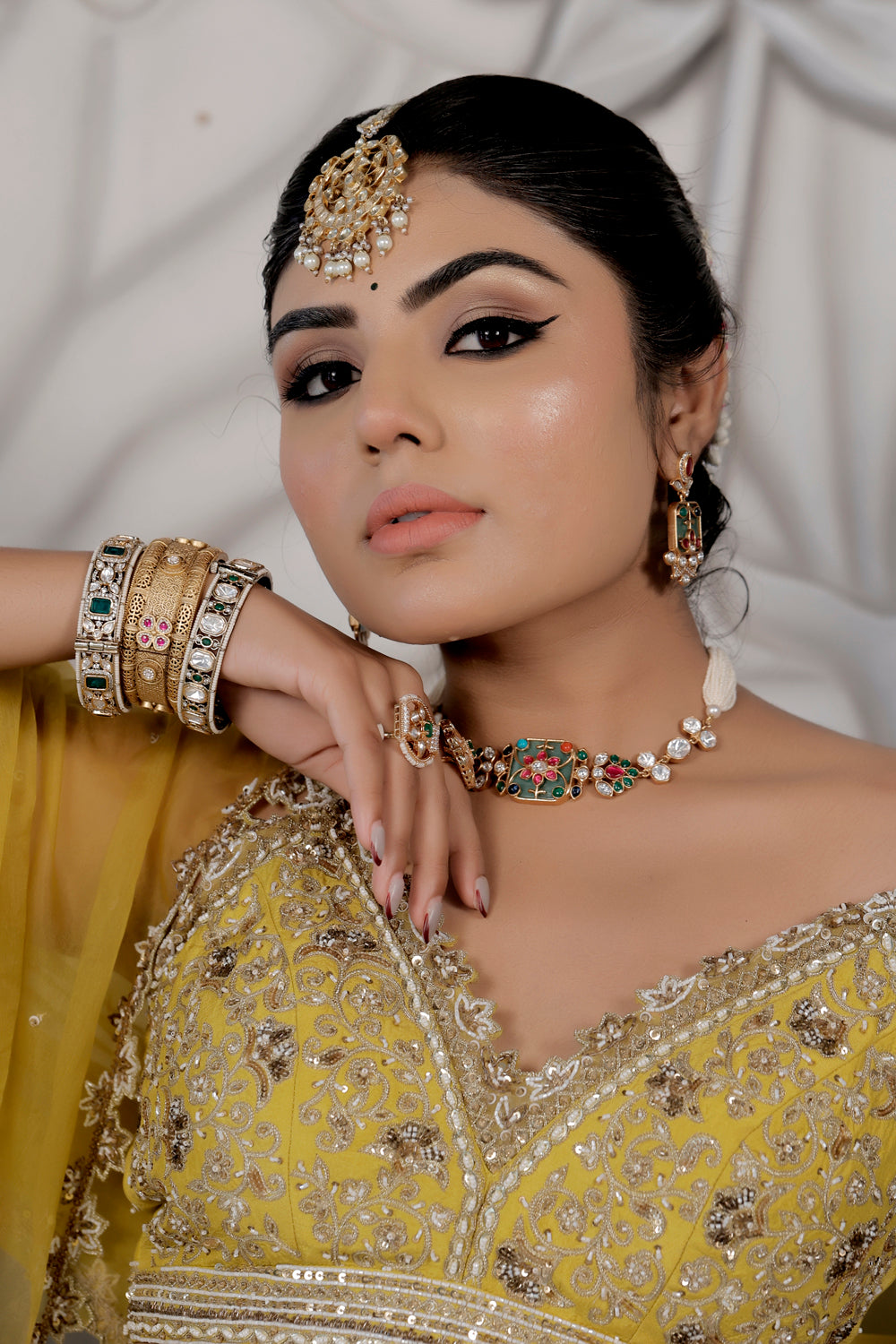 delicate holdali chokers