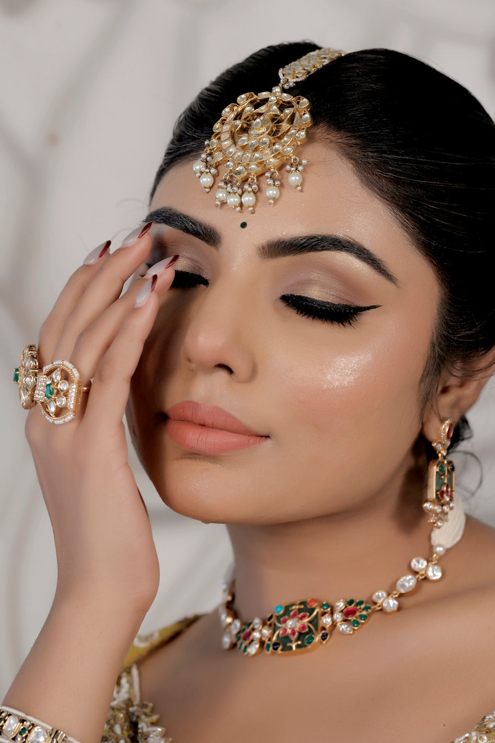delicate kundan jewellery for siders