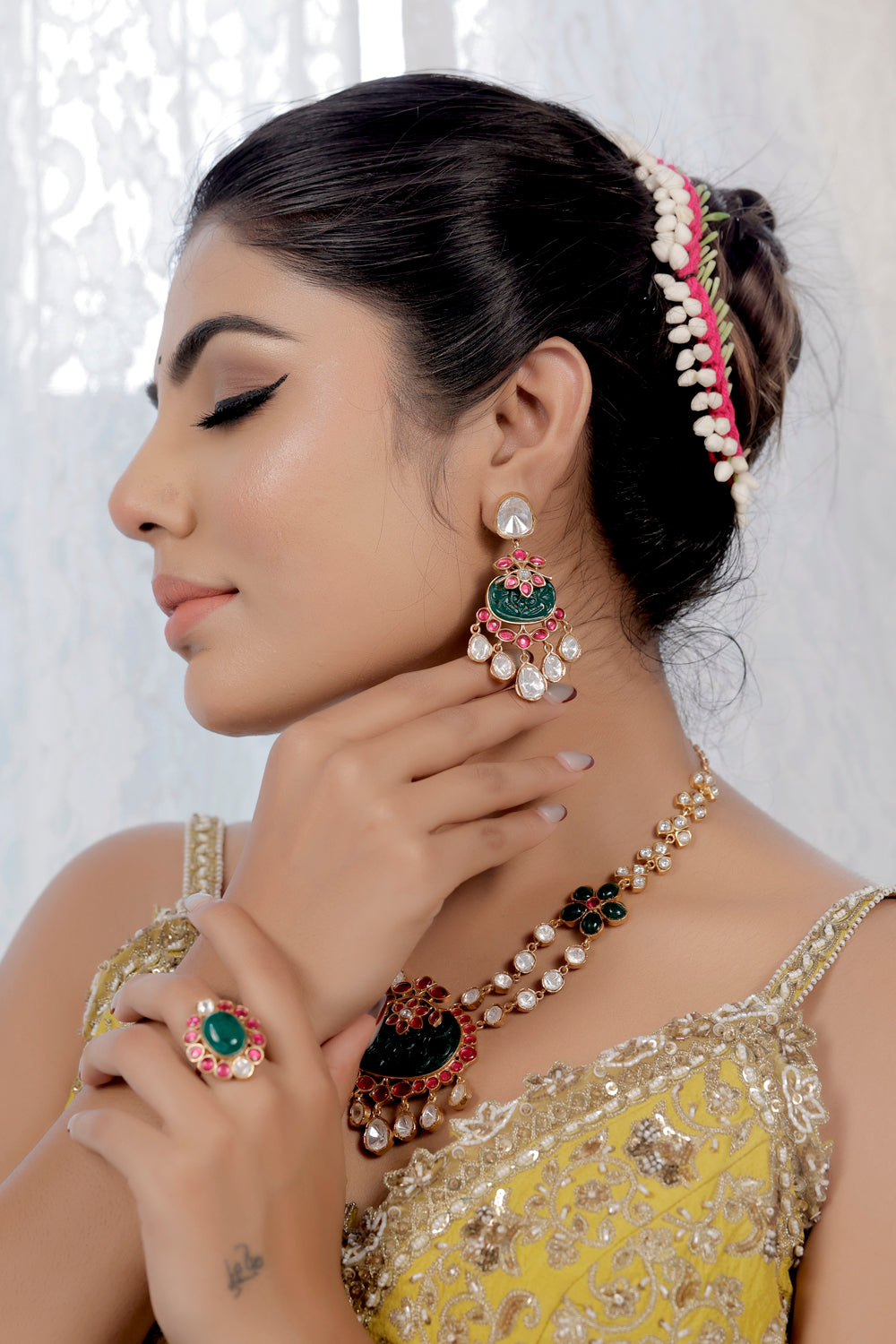 emerald carved stone necklace set
