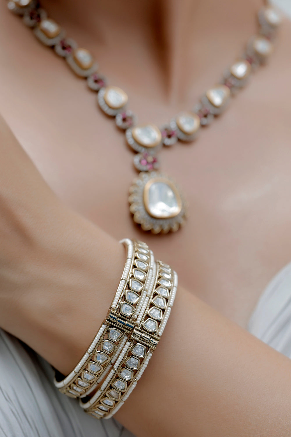 tyaani kundan bangle