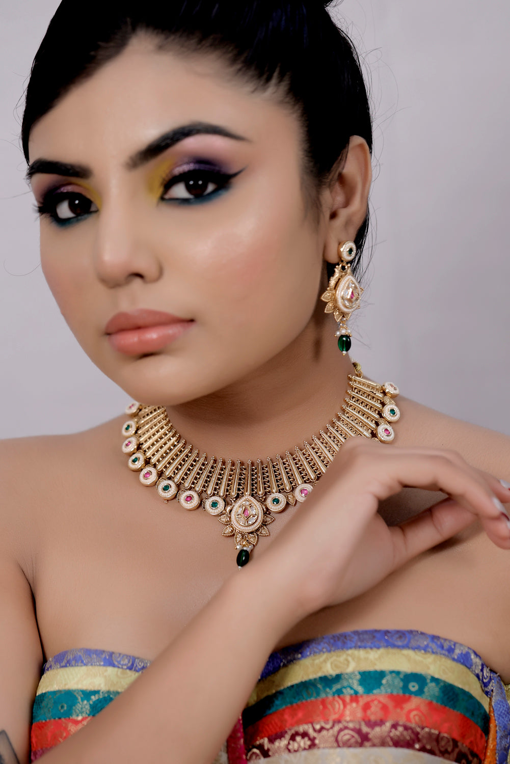 gold choker necklace