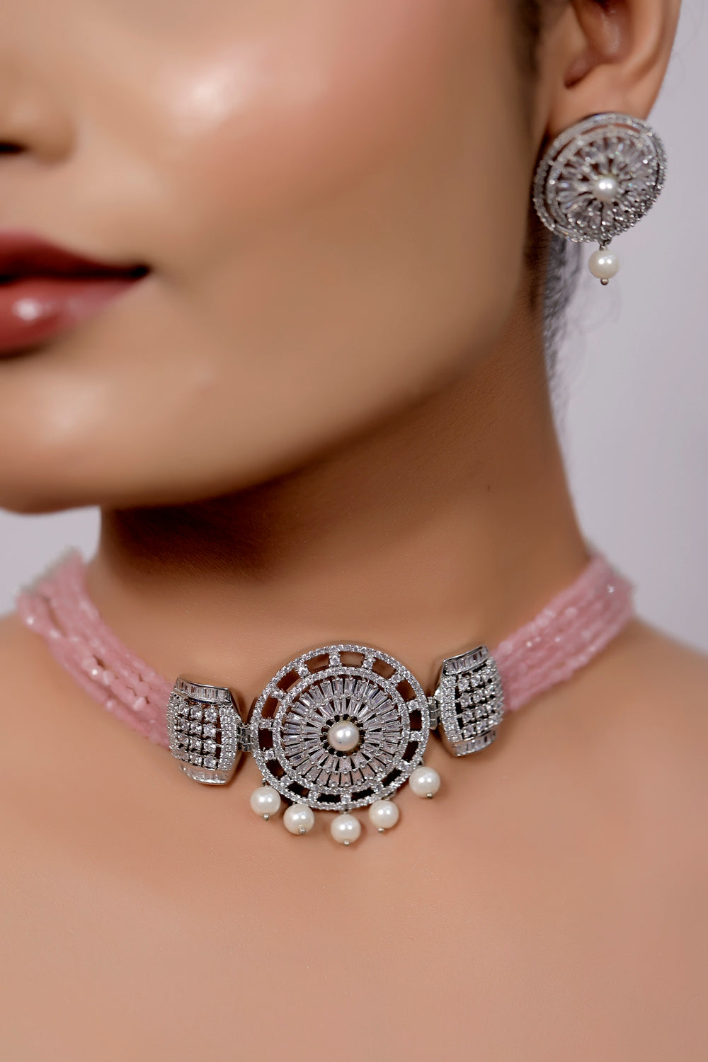 delicate ad choker