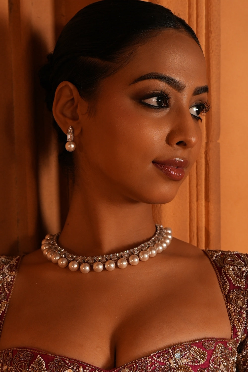 delicate riconia set with pearl