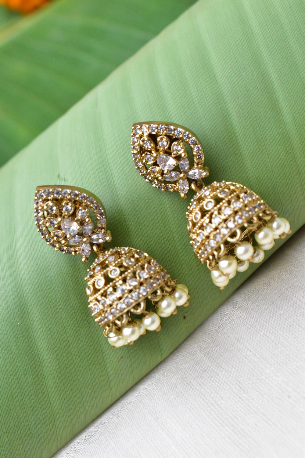 mehendi gold jhumka