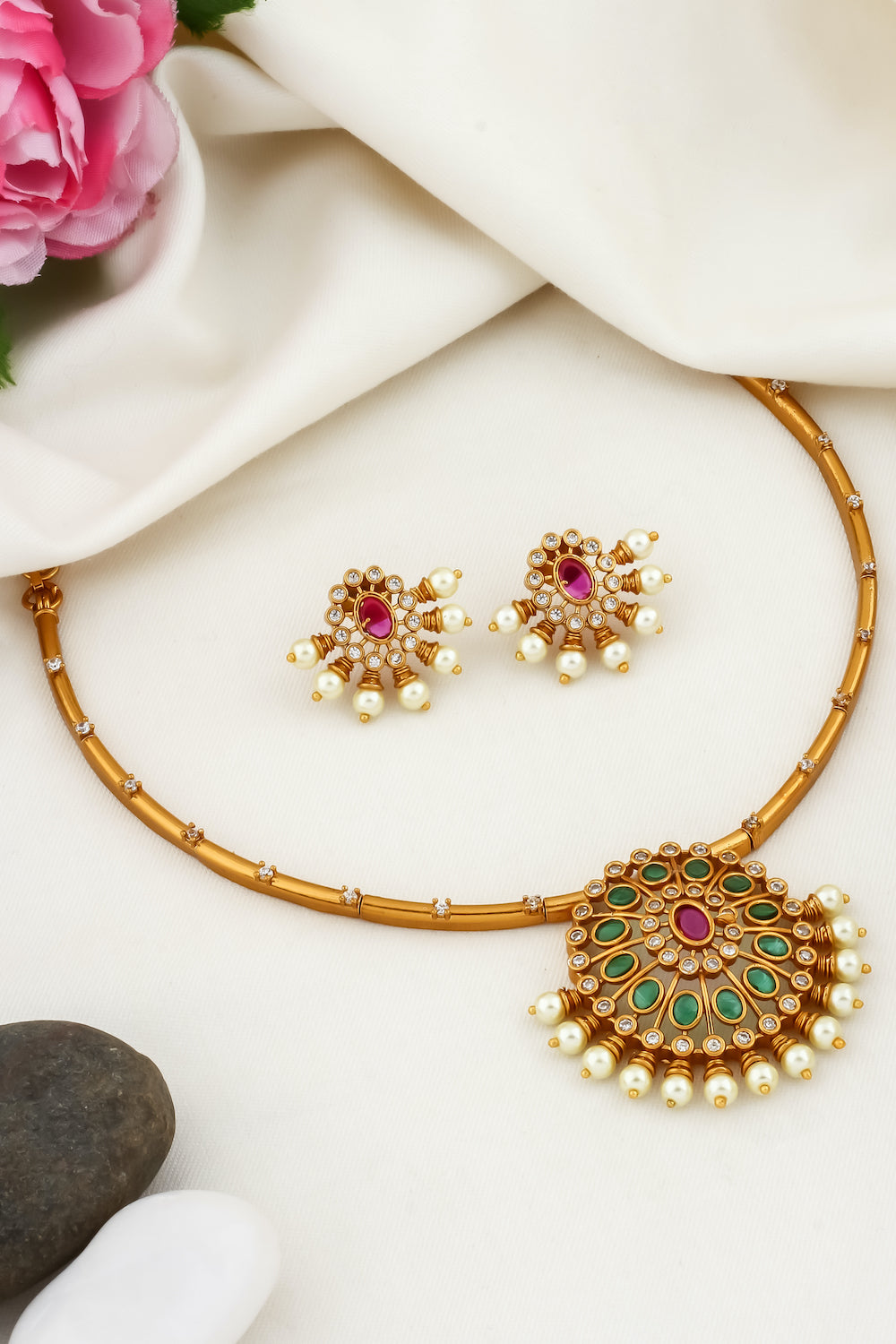 green stone hansuli necklace set