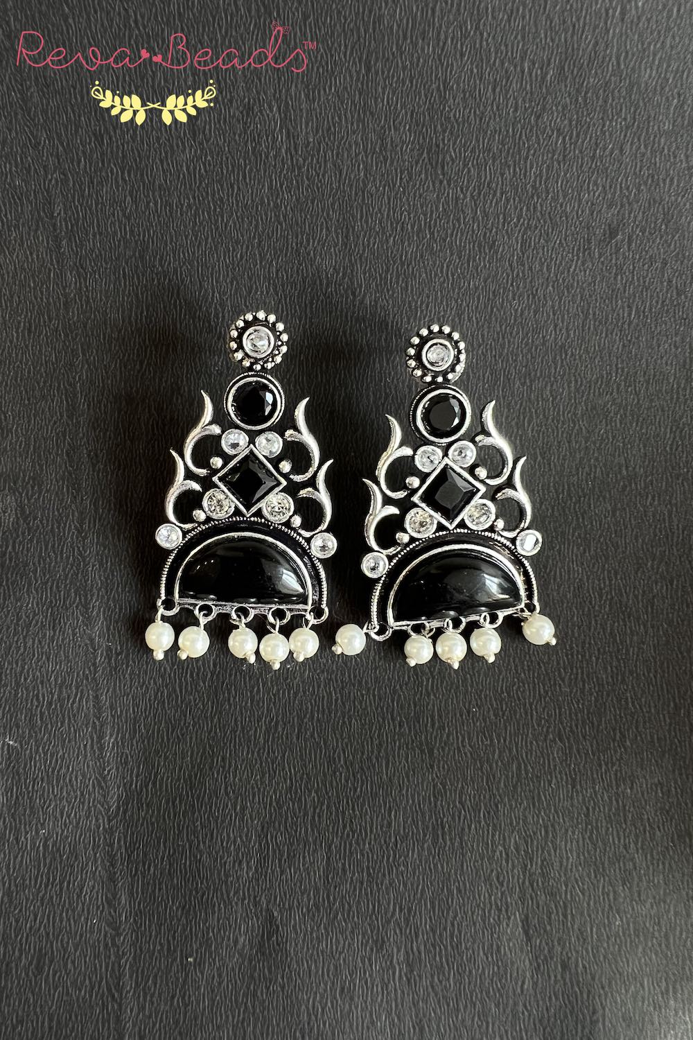 Tribal stud earrings trse230317