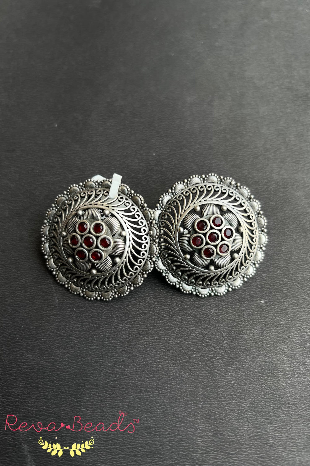 Tribal stud earrings trse230338