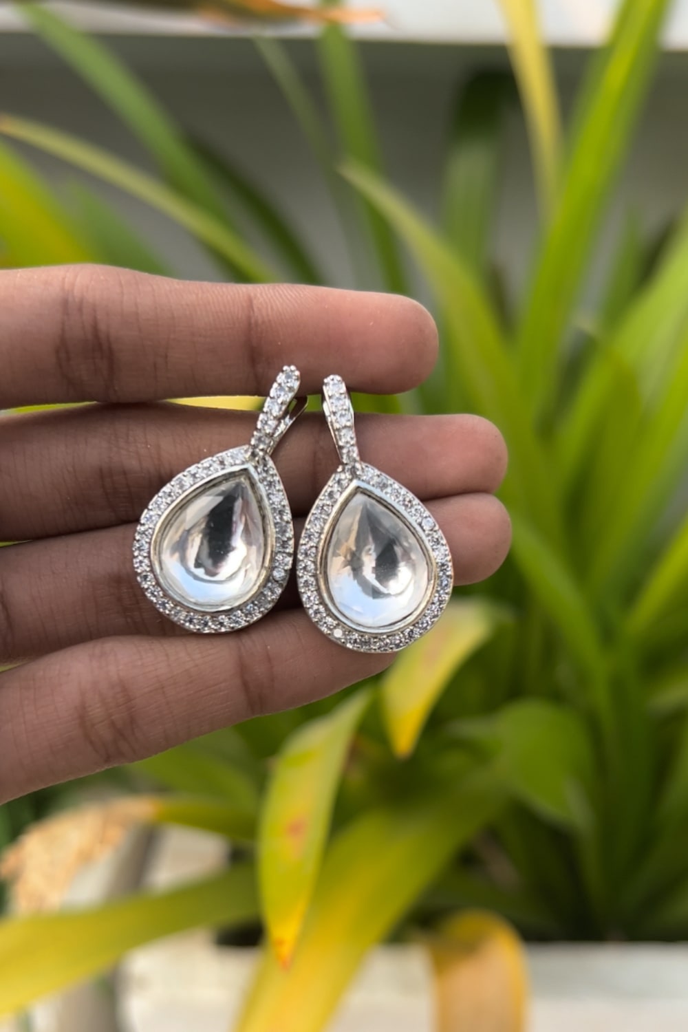 delicate kundan studs