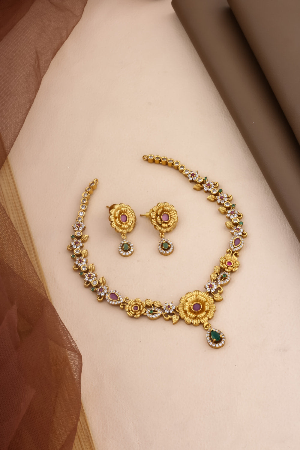 ad zirconi Temple Floral Choker Necklace Earrings Set