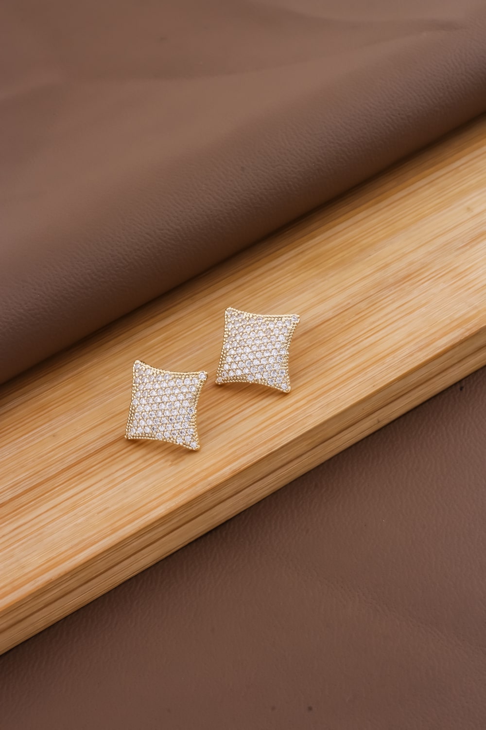 diamond gold finish stud