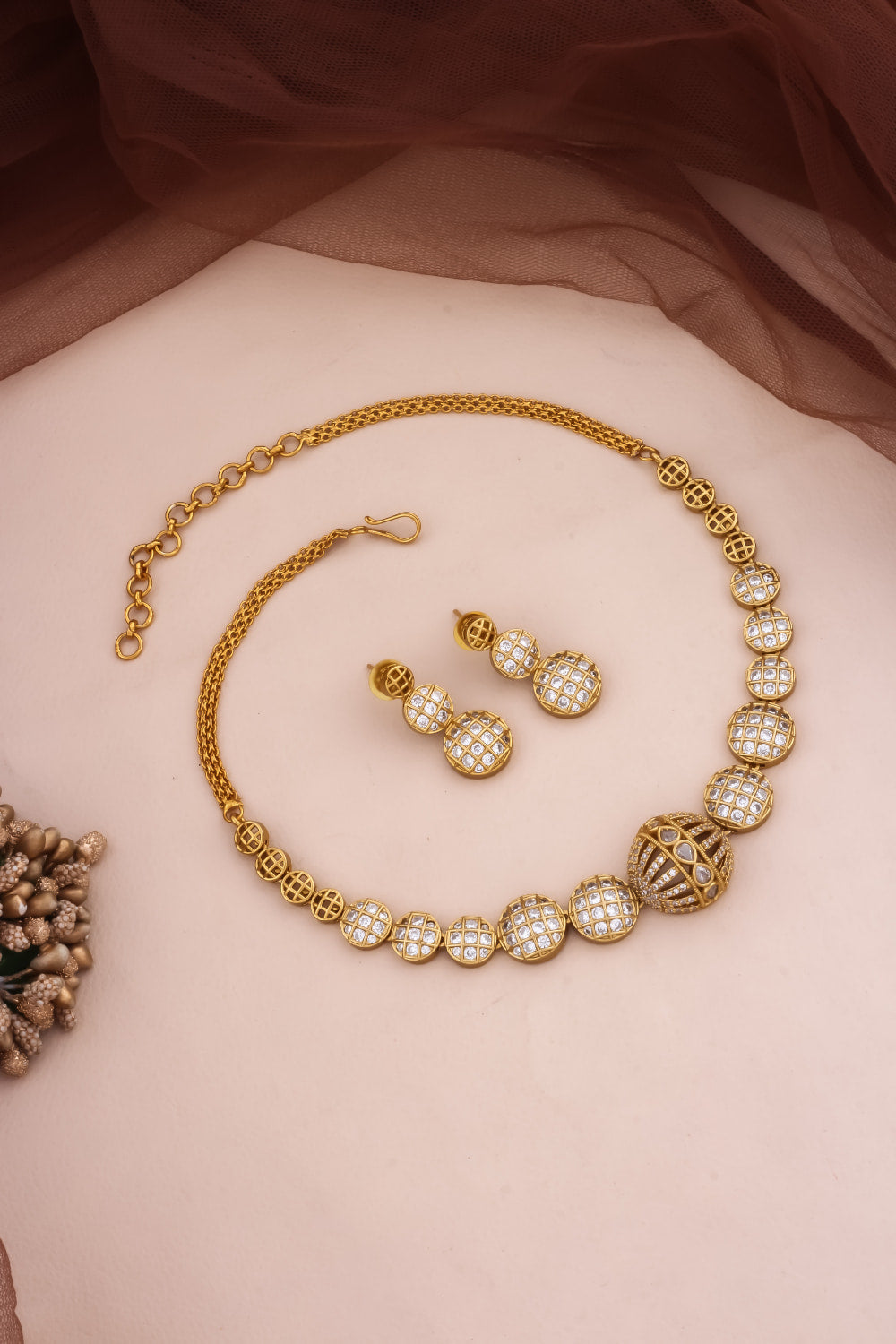 antique gold white choker set