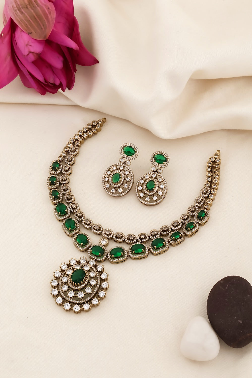 emerald victorian necklace set
