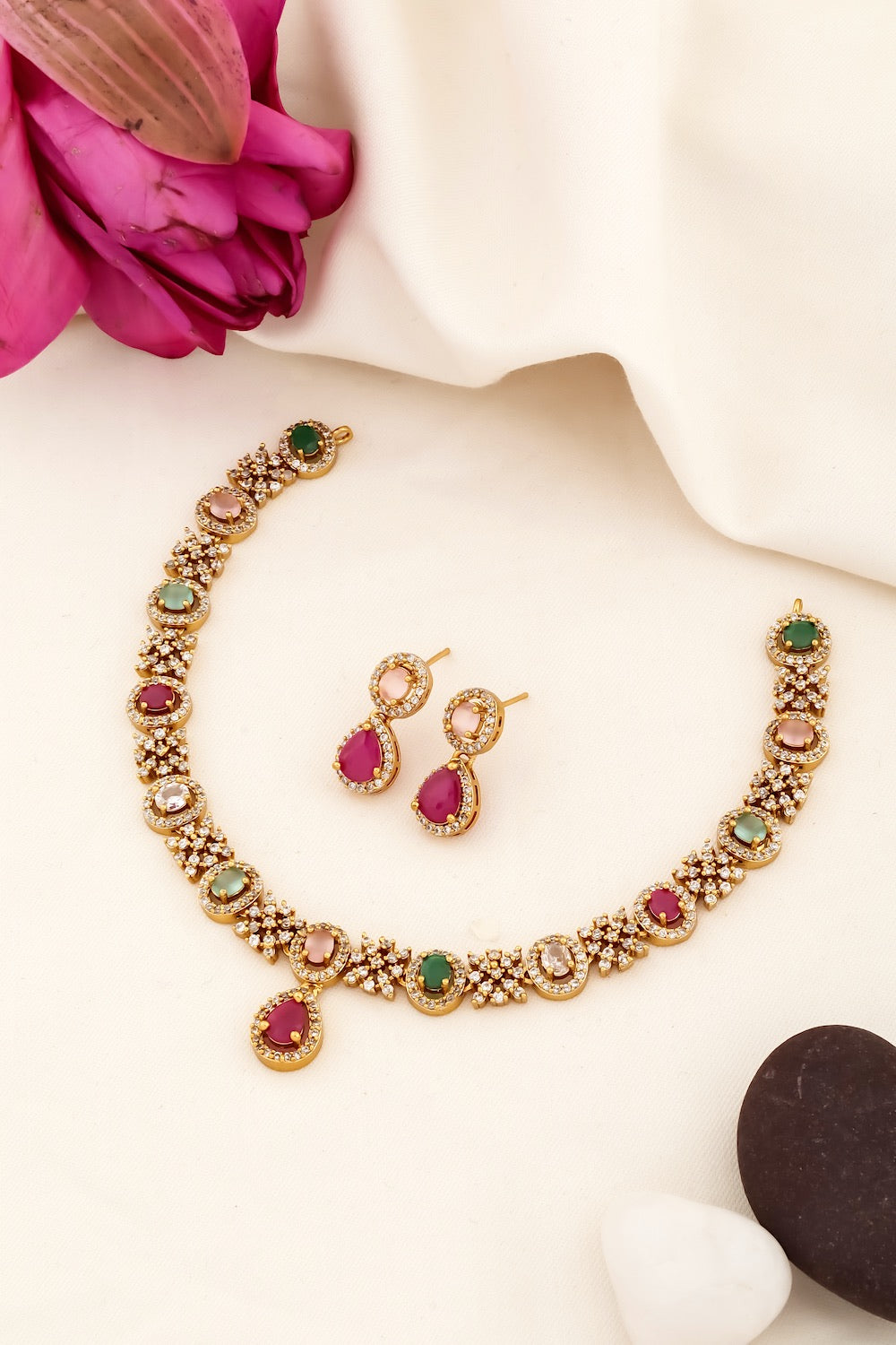 navratna diamond choker