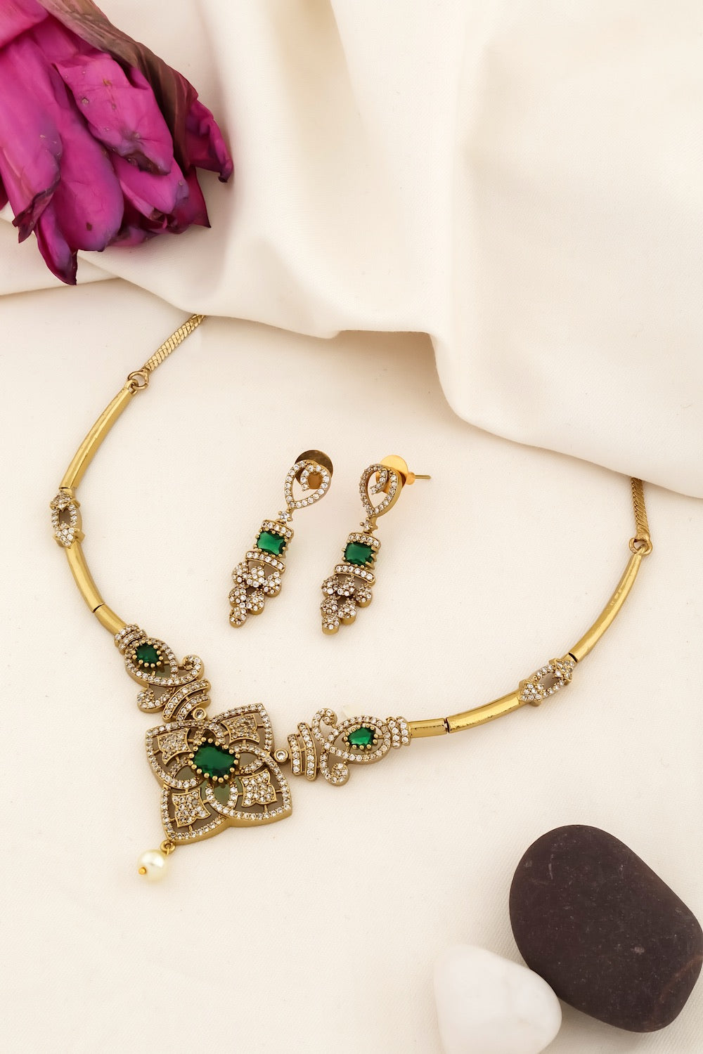 antique gold diamond set