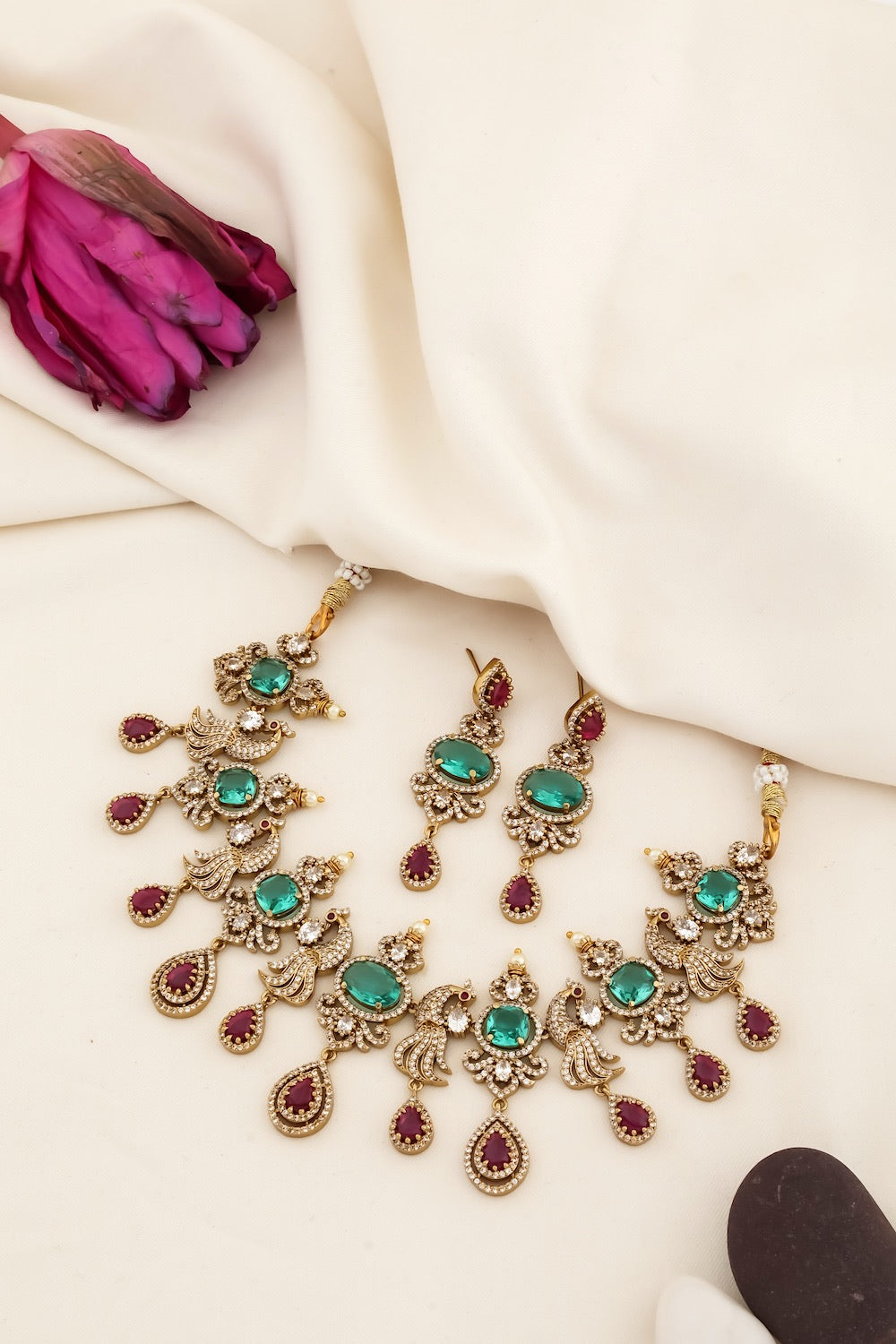 bird design choker set