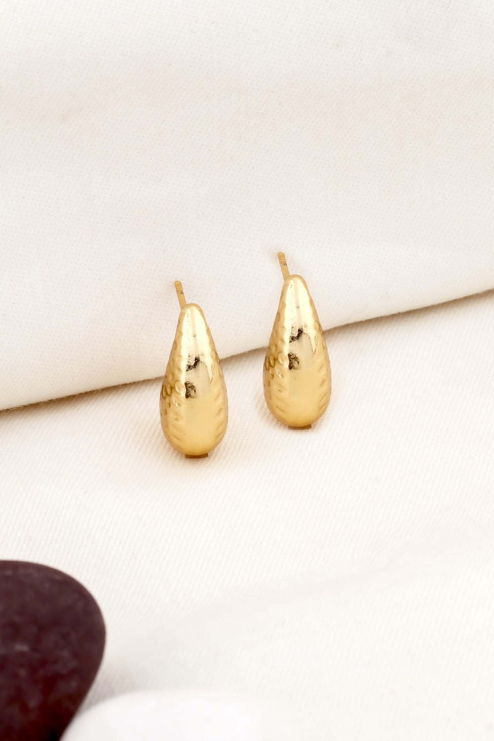minimalist stud earring 250174