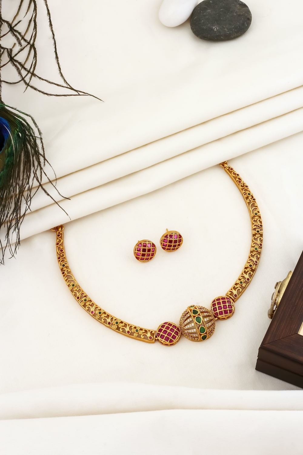 delicate choker necklace