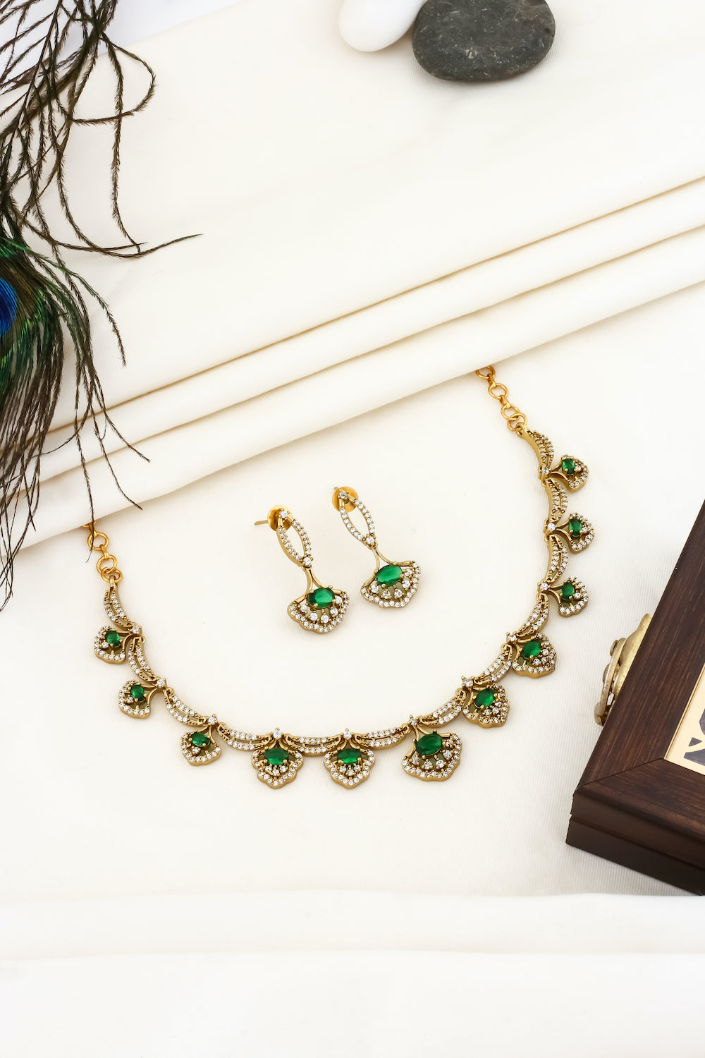 emerald antique diamond set
