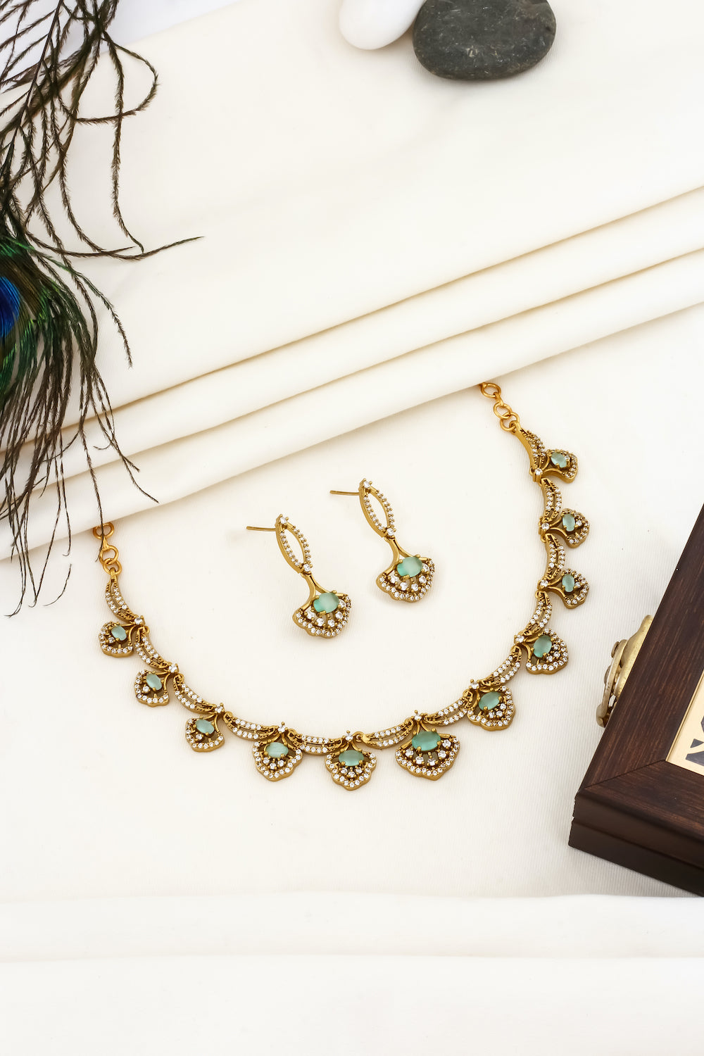 mint antique set