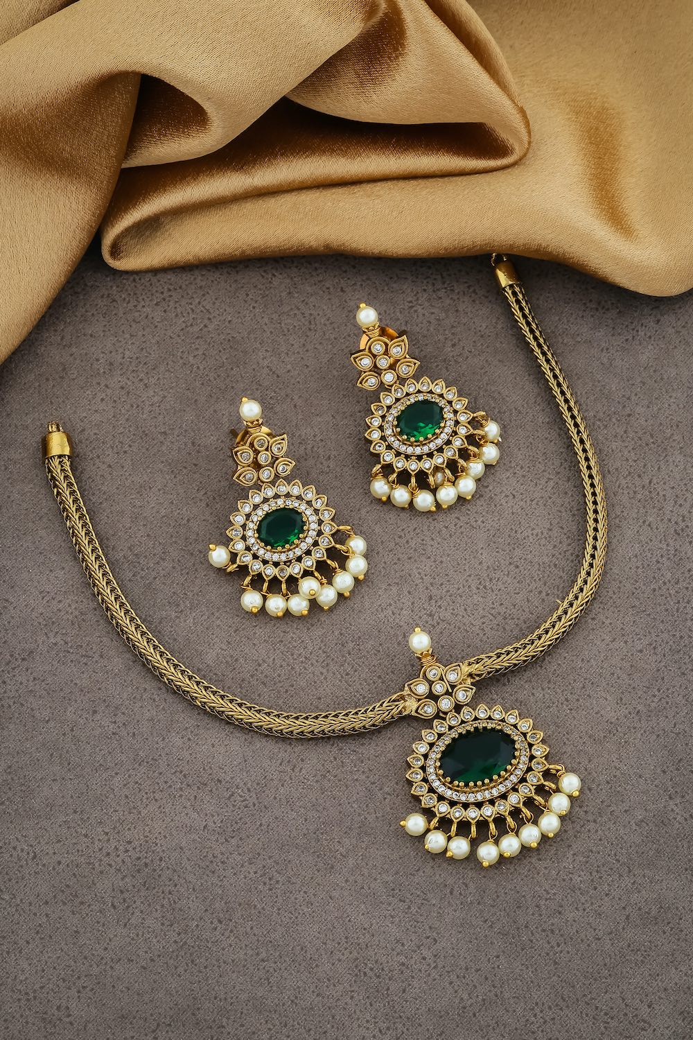 emerald green necklace