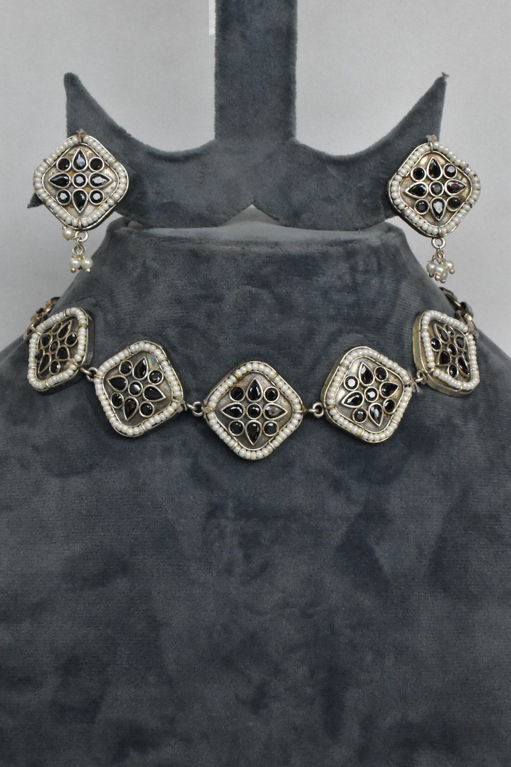 square choker