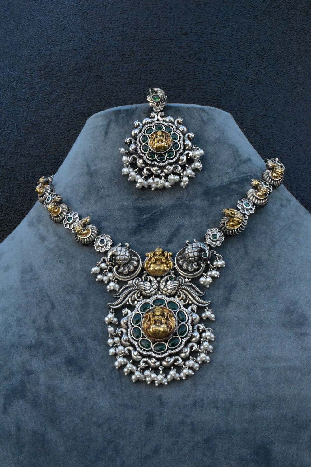 Tribal medium length necklace earrings set trcnes230574