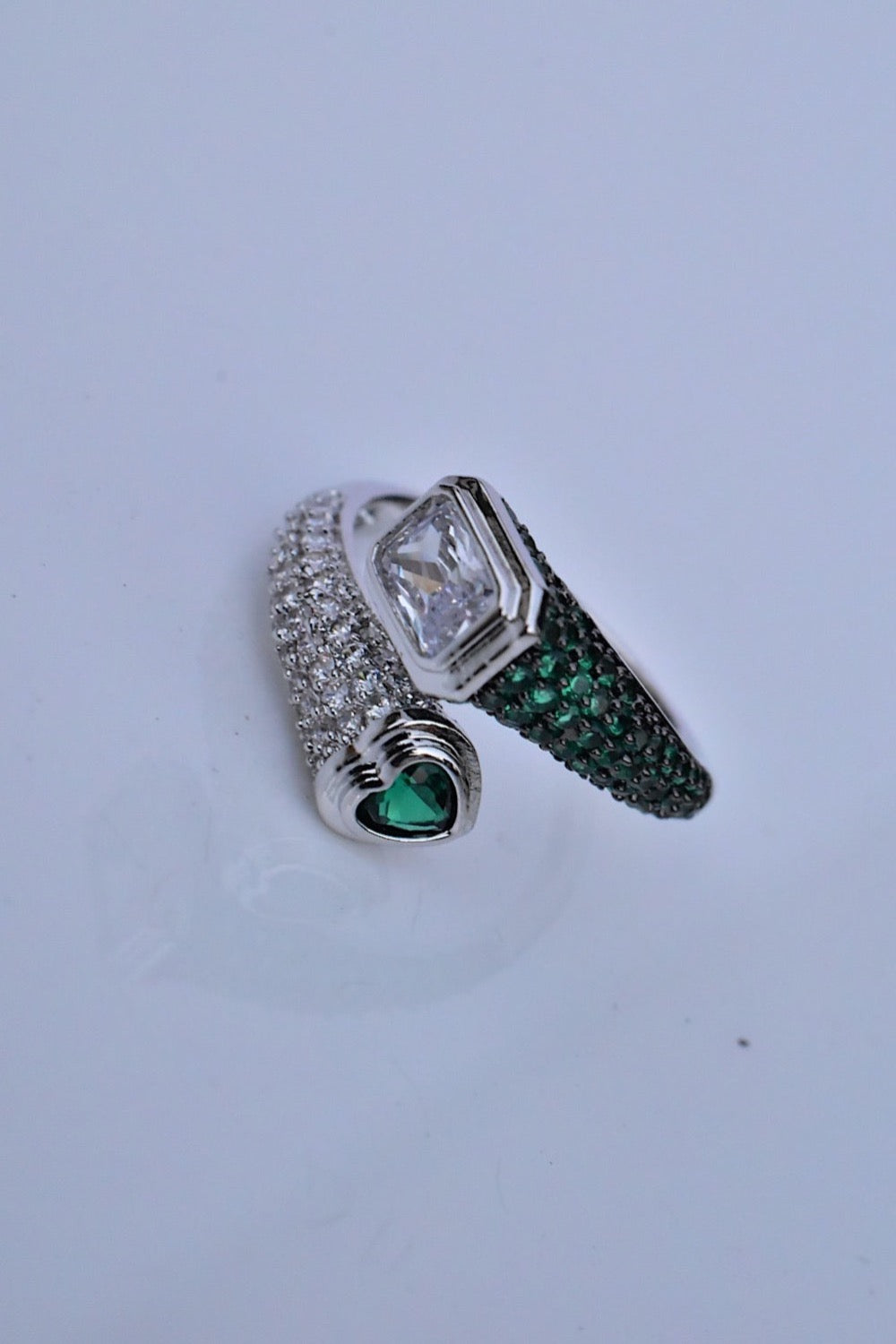 emerald finger ring