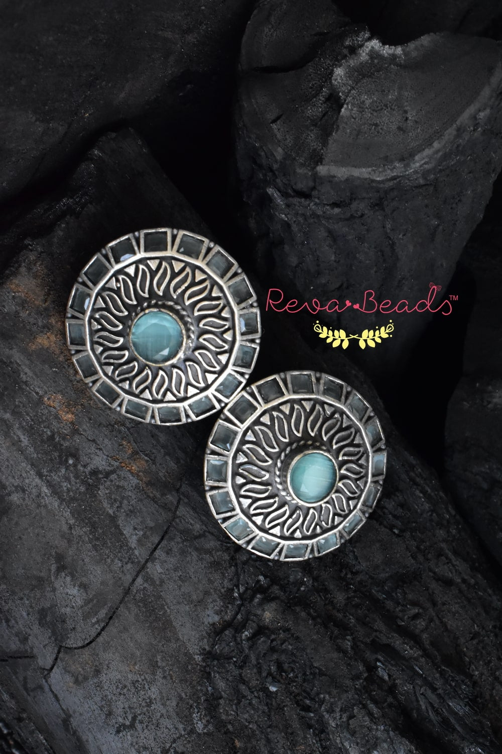 Tribal stud earrings trse230336