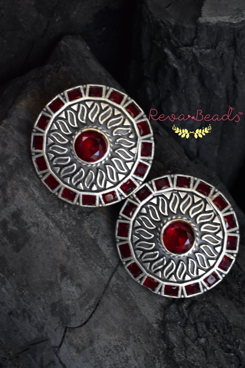 Tribal stud earrings trse230336
