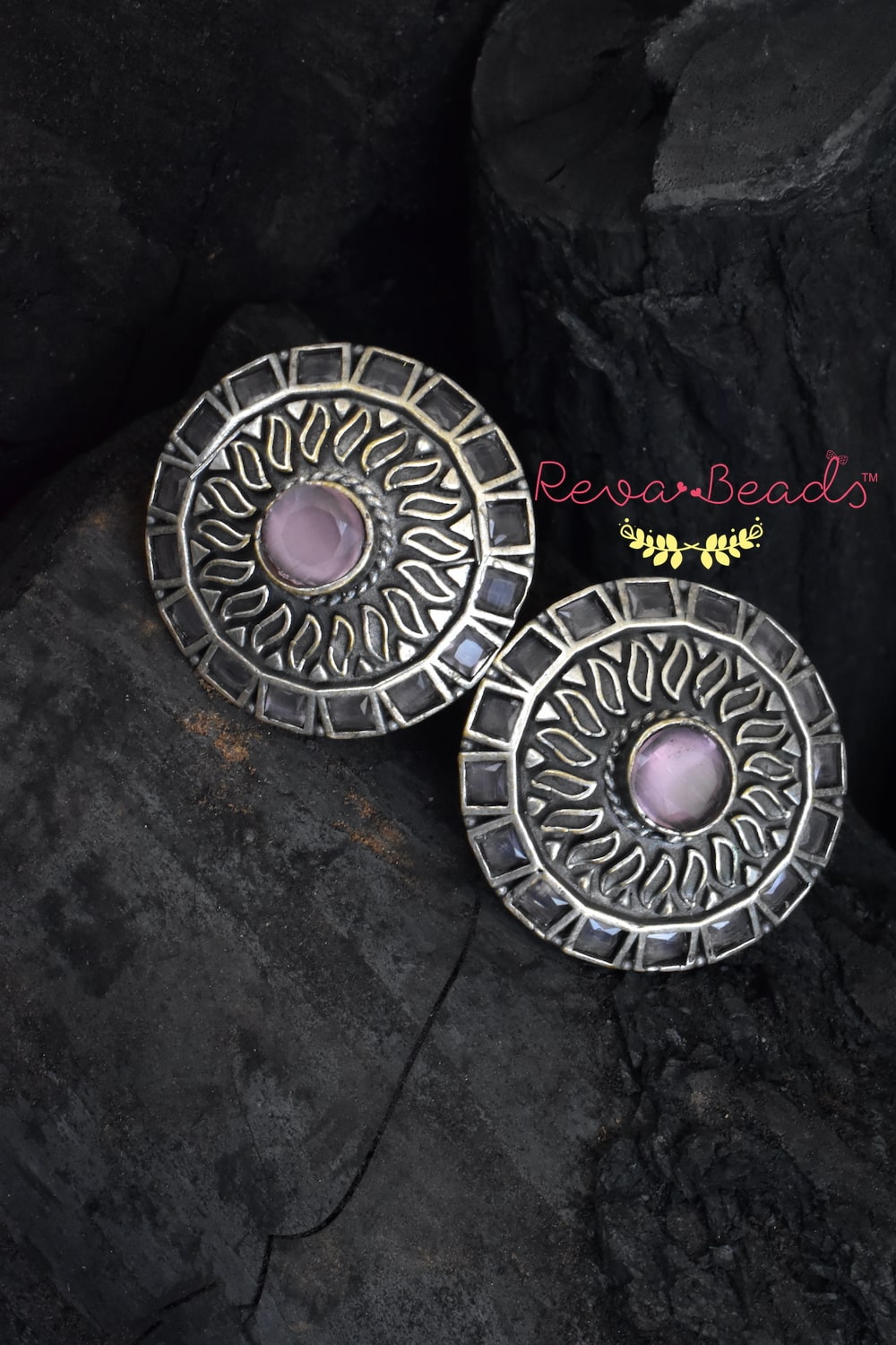 Tribal stud earrings trse230336