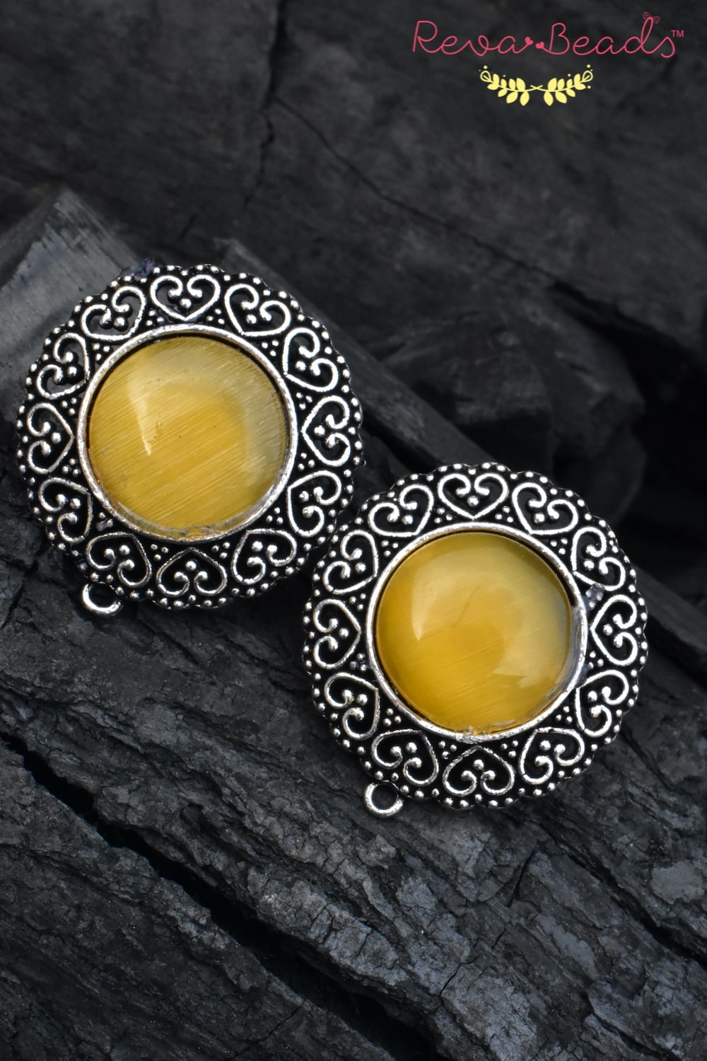 Tribal stud earrings trse230319