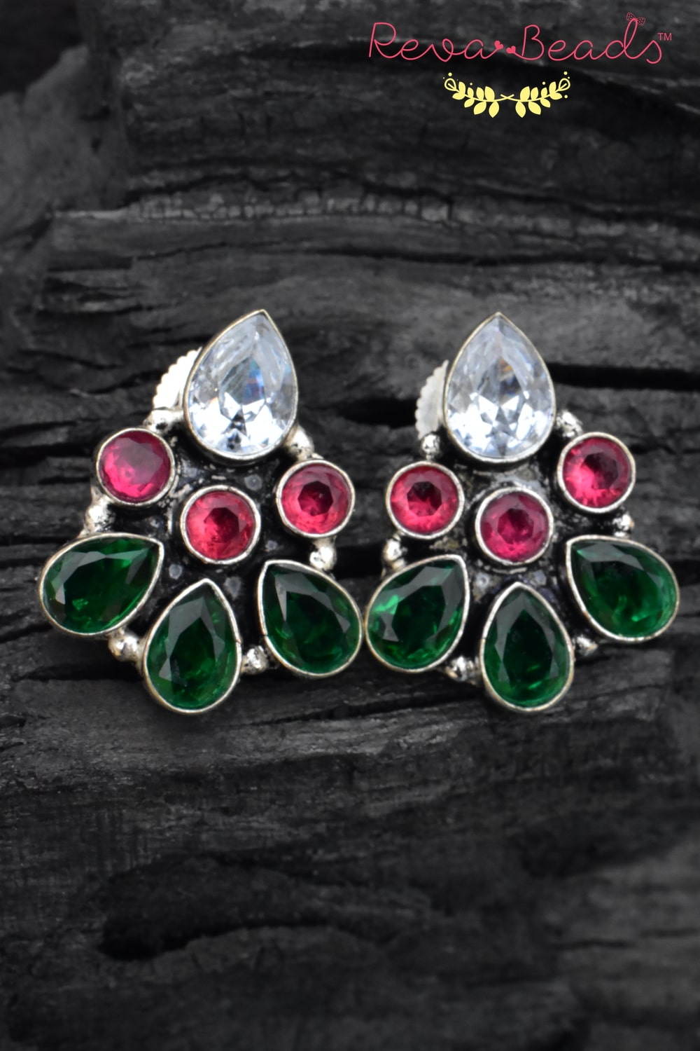 Tribal stud earrings trse230309