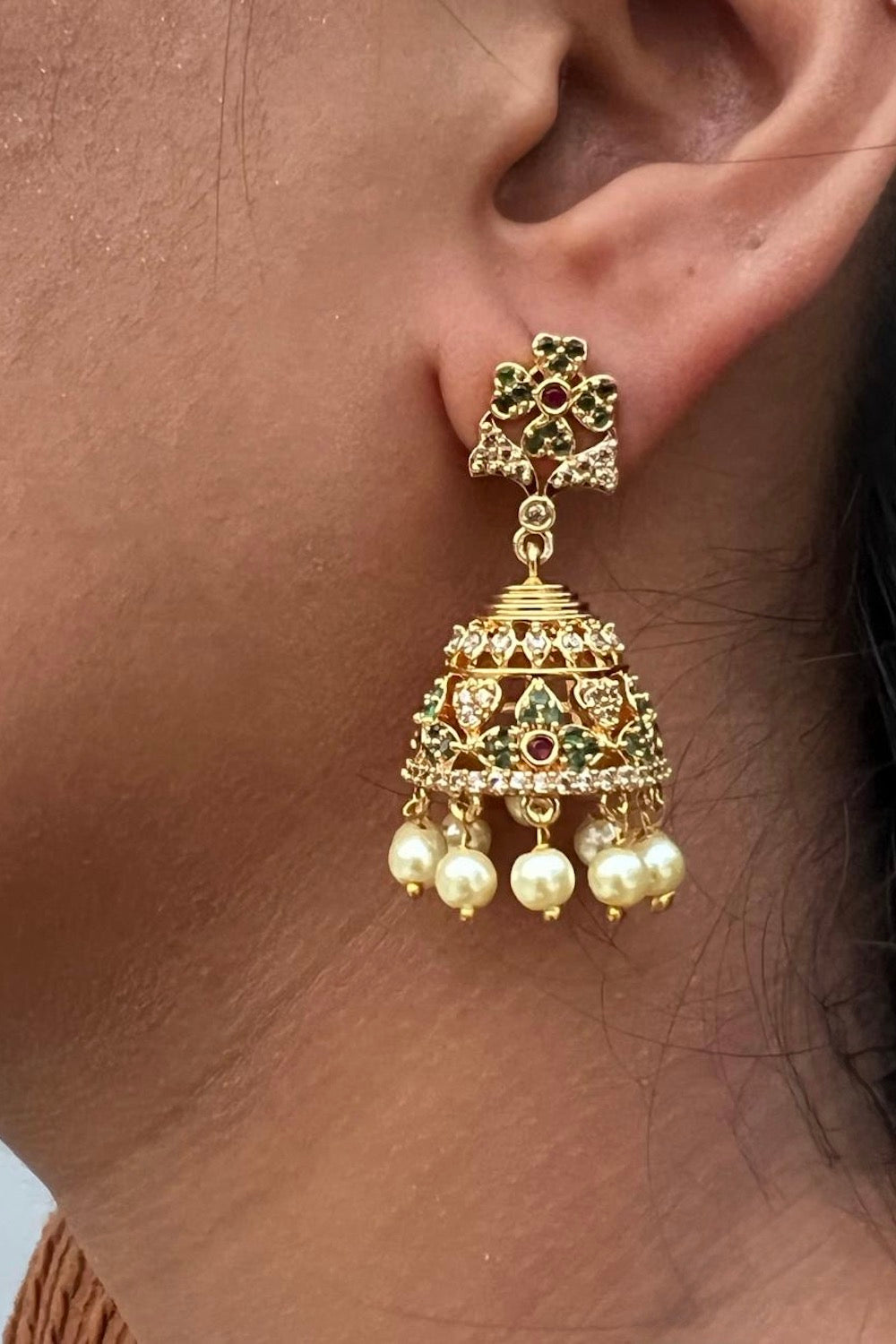 gold jhumka