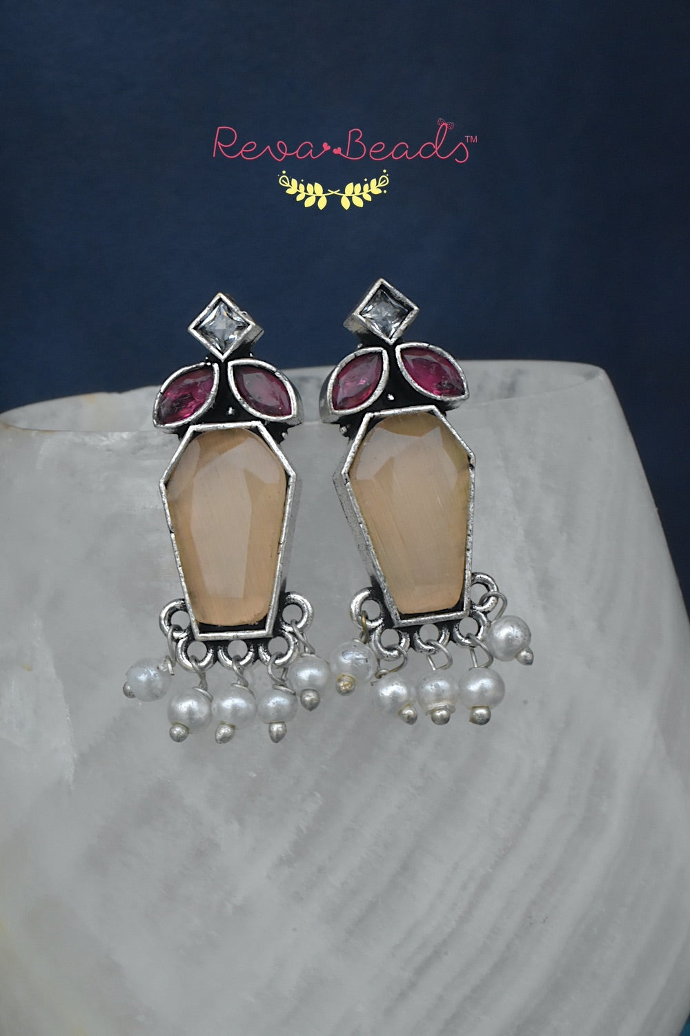 Tribal stud earrings trse230205