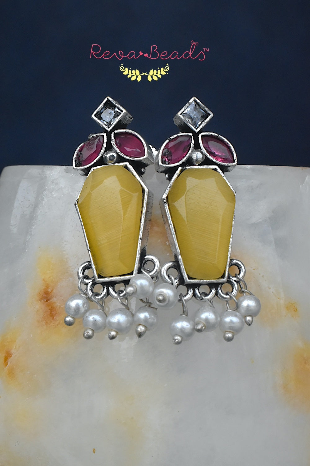 Tribal stud earrings trse230205