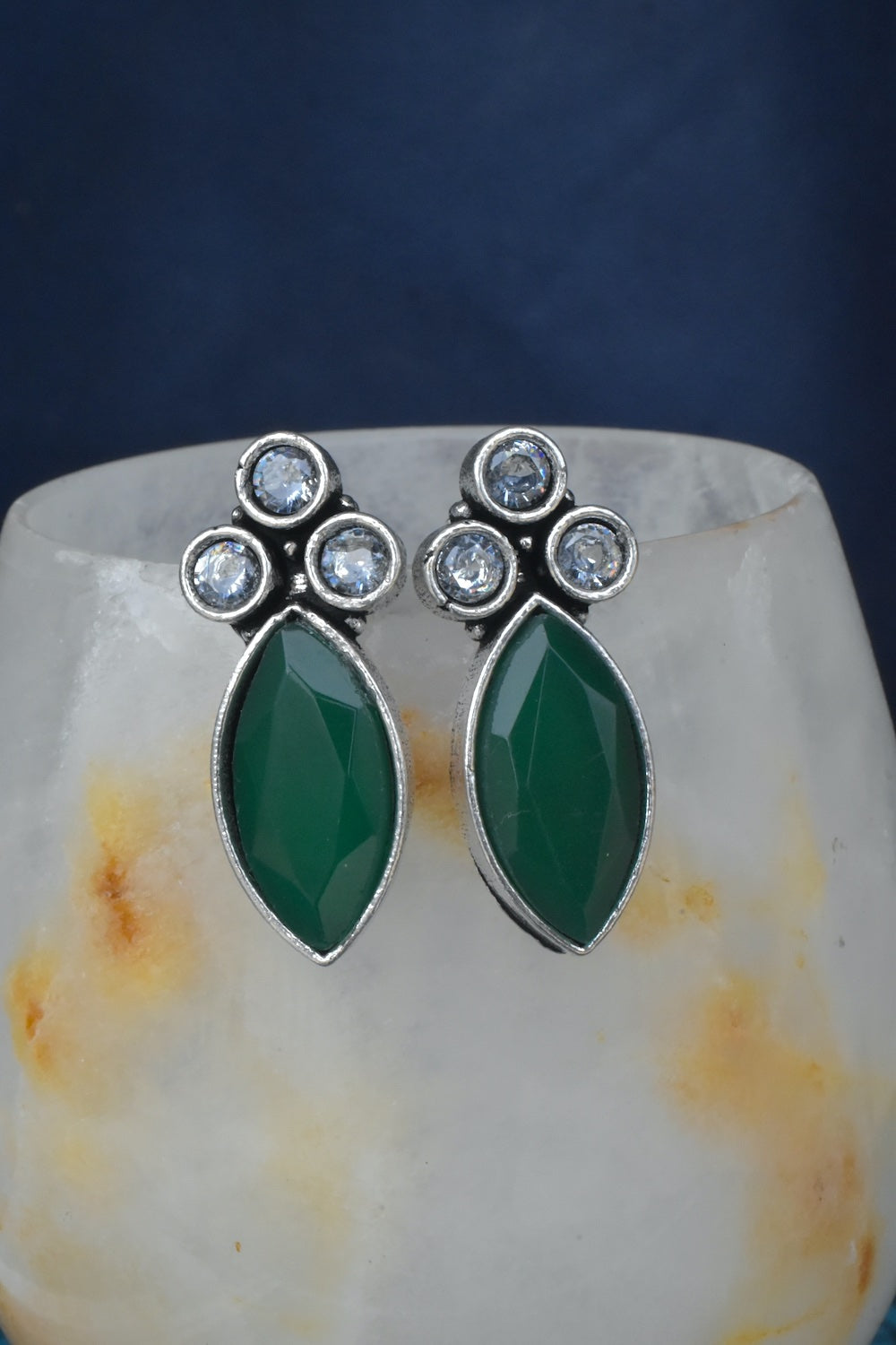 Tribal stud earrings trse230206