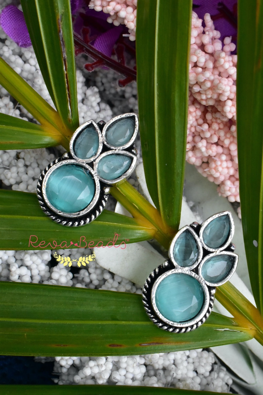mint studs