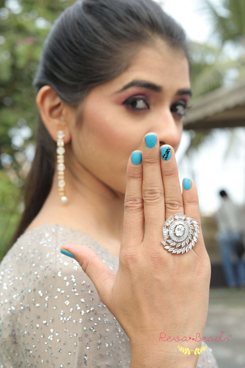 statement finger ring