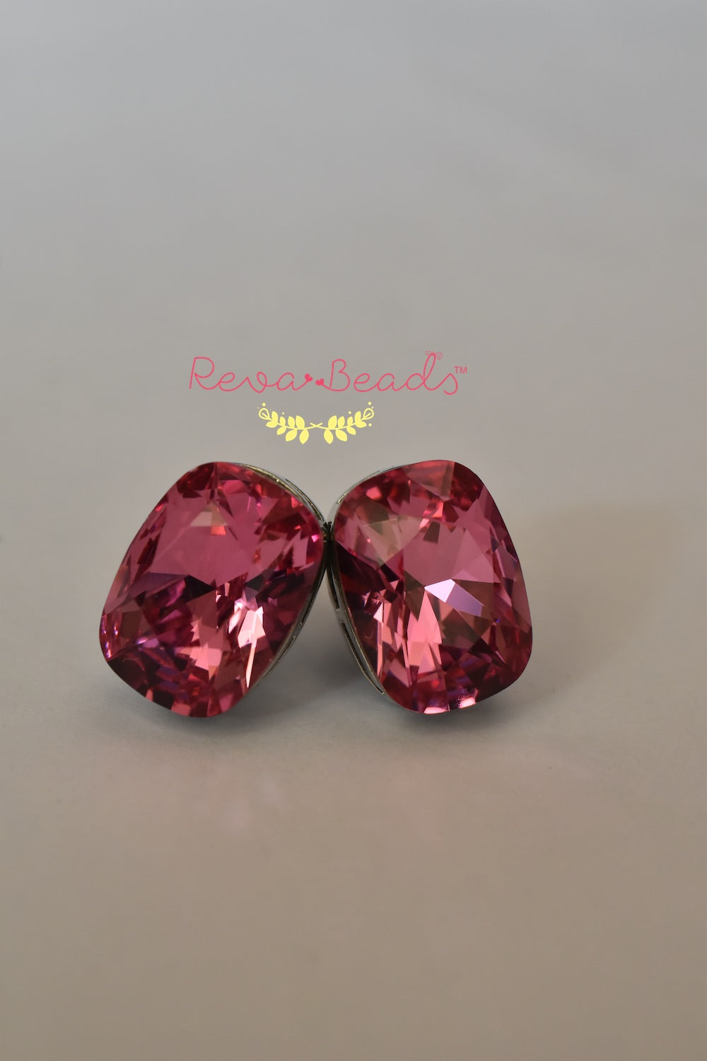 fascia pink studs