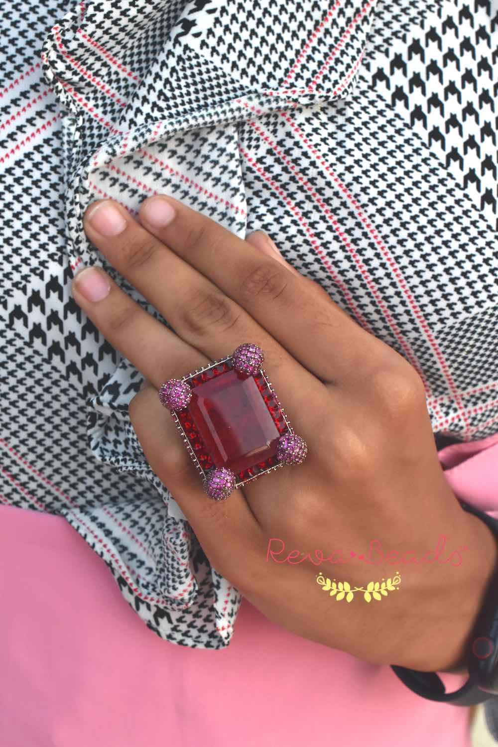cocktail finger ring