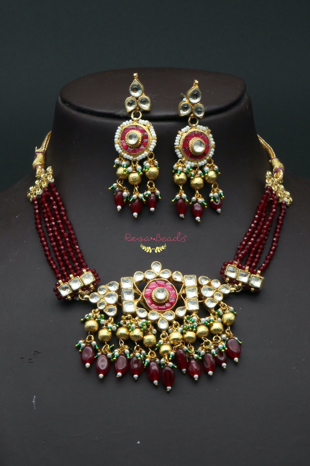delicate kundan jewellery