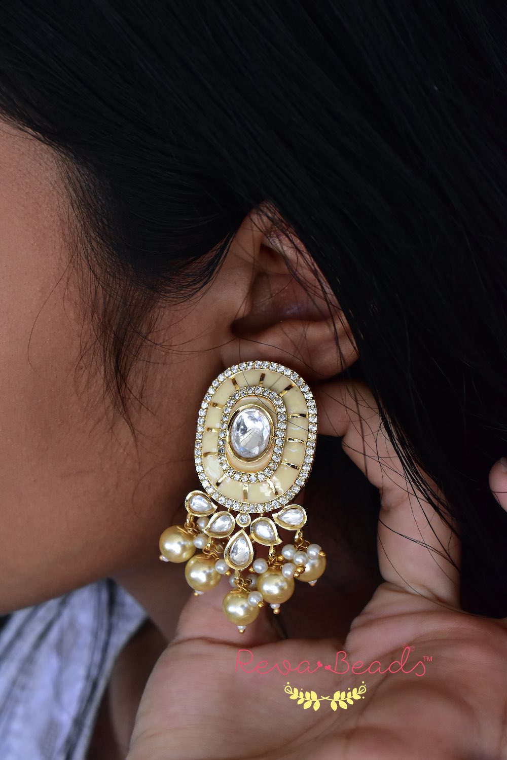 sober kundan earrings