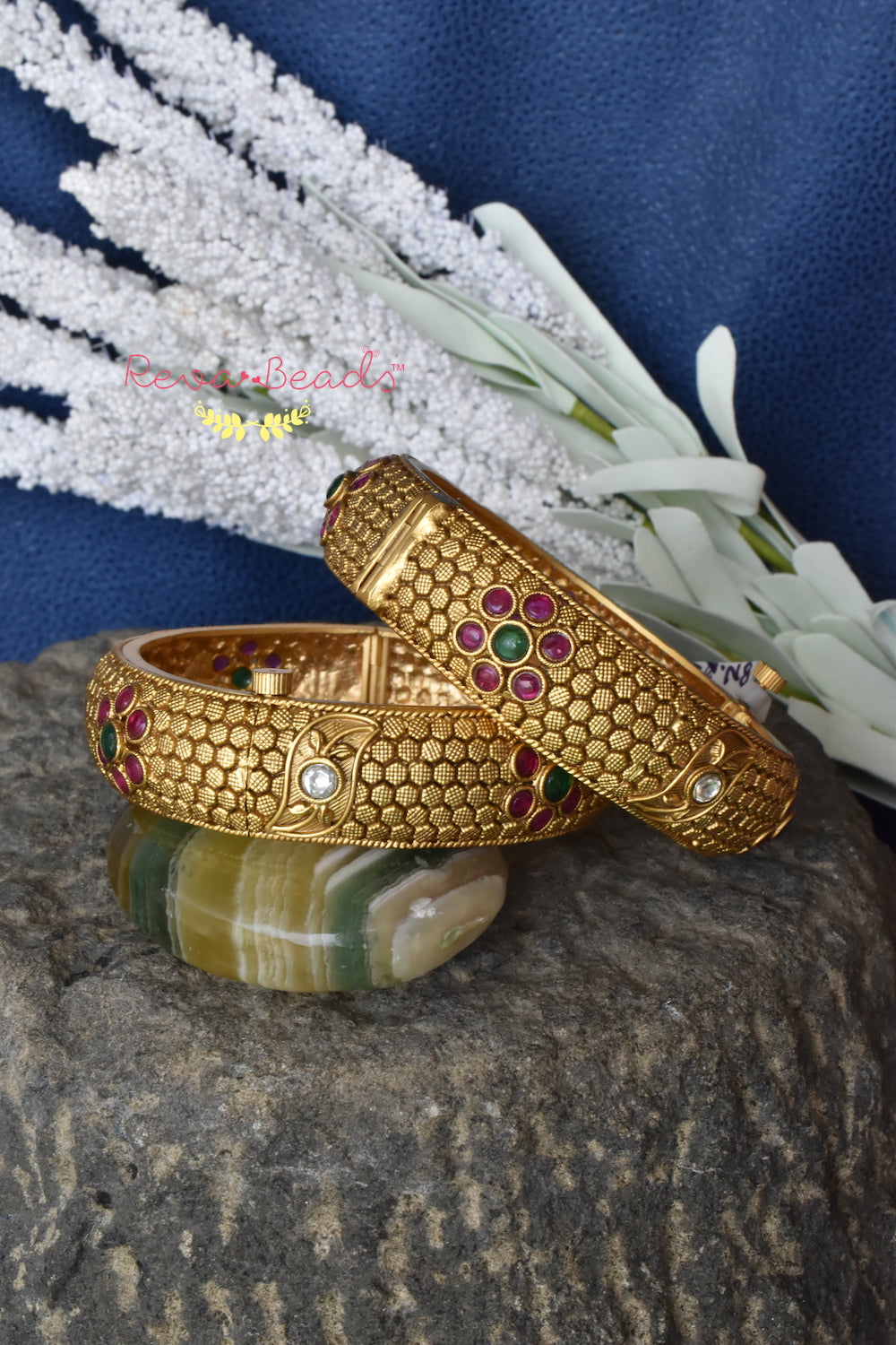 Temple design clearance gold bangles