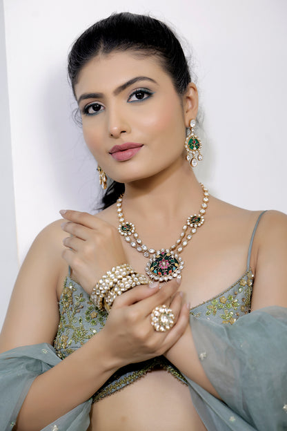 green holdall necklace set